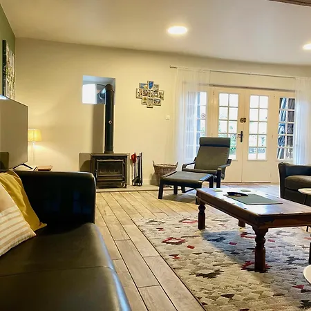 Wisteria Dom wakacyjny Saint-Denis-de-Gastines