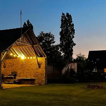 Wisteria Saint-Denis-de-Gastines