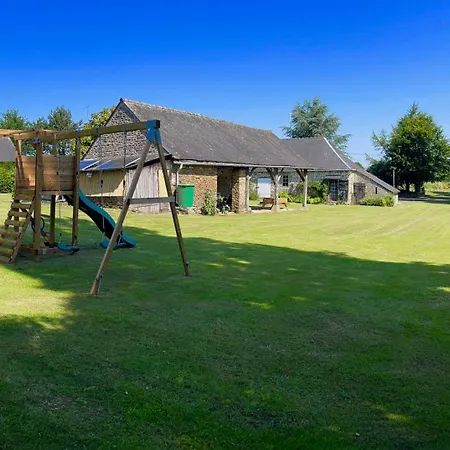 Wisteria Saint-Denis-de-Gastines