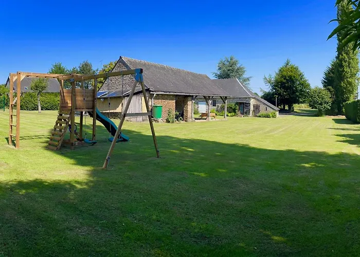 Wisteria Saint-Denis-de-Gastines